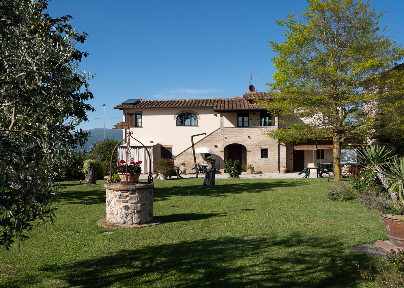 Esterno giardino agriturismo