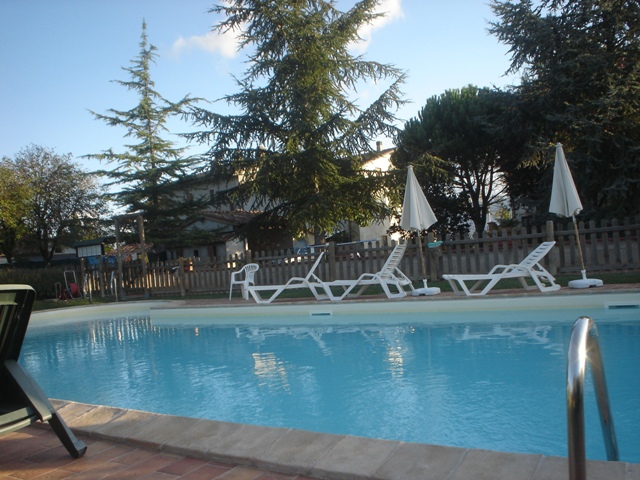 Piscine con vista su struttura